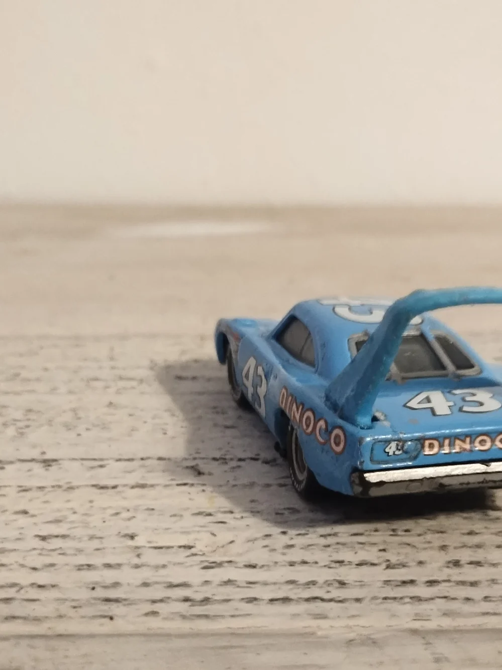 Disney Pixar Cars #43 Dinoco The King Metal Die-cast 1970 Plymouth Superbird
